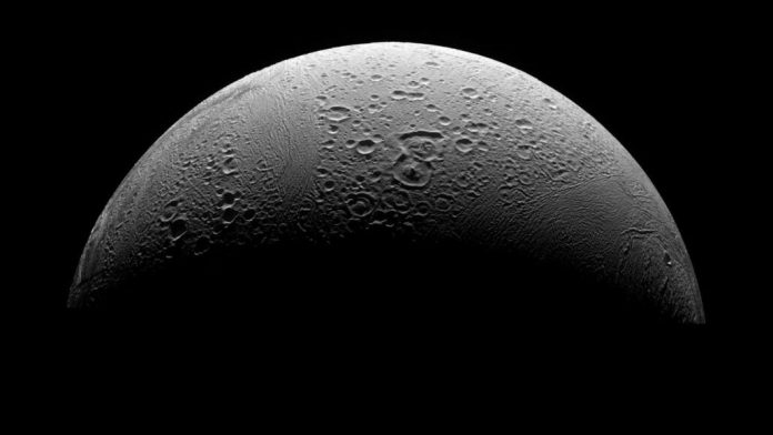 O mais recente ingrediente vital para a vida foi descoberto na lua Encélado