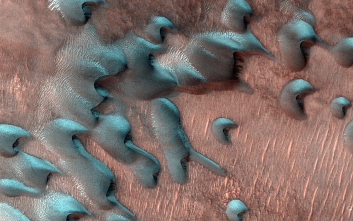 NASA explora uma terra de maravilhas de gelo no inverno em Marte