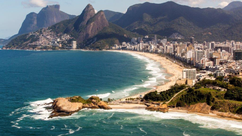 Em 2022, hotéis e resorts registraram uma ocupação de 60%. Foto: Praia de Ipanema - Rio de Janeiro. Foto: Arquivo/MTut