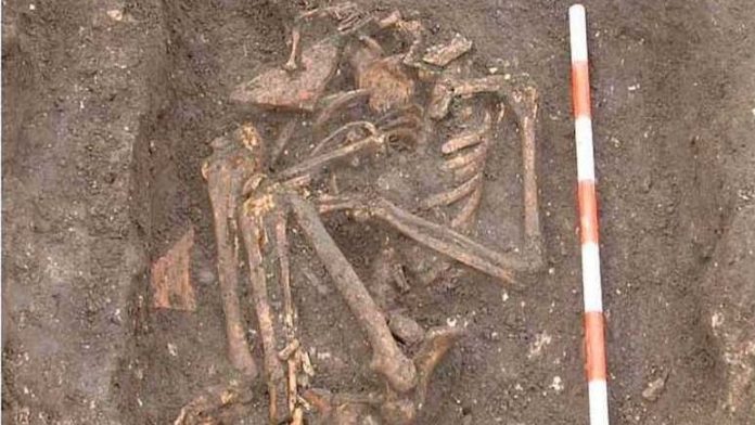 Eremita religiosa medieval enterrada em posição ‘extremamente incomum’ tinha sífilis