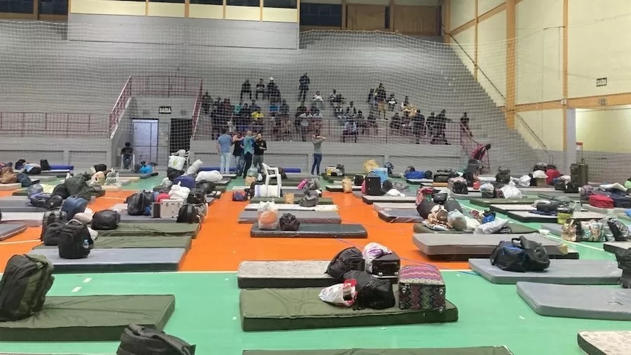 Ginásio recebe escravizados na produção de vinho no RS, que relatam tortura com choque e gás de pimenta. Imagem: Inspeção do Trabalho