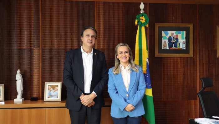 Daniela Carneiro se reuniu nesta manhã com o ministro Camilo Santana. Crédito: Carlos Daniel/MTur