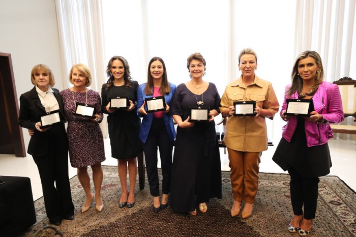 Entrega ocorreu no início da tarde desta segunda-feira (27), no Salão Nobre da Casa. / Créditos: Valdir Amaral/Alep