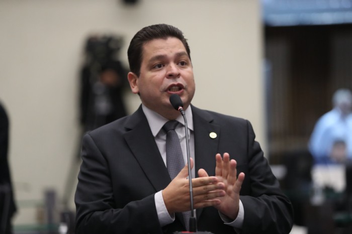 O deputado Gugu Bueno (PSD) é o presidente da Comissão de Obras Públicas, Transporte e Comunicação da Casa. / Créditos: Orlando Kissner/Alep