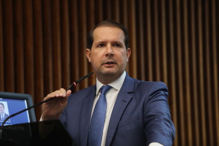 Segundo o deputado, o andamento dos trabalhos da Frente Parlamentar precisa ser muito bem conectado, sincronizado e coeso, promovendo audiências públicas e tendo como prioridade o espírito público. / Créditos: Orlando Kissner/Alep