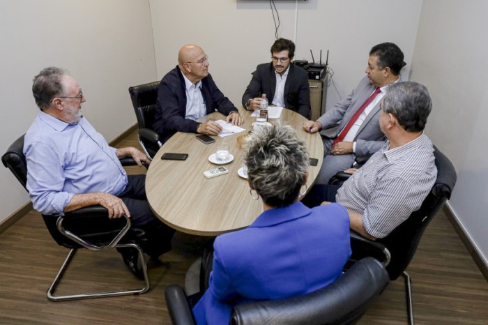 A intenção é mobilizar secretários e dirigentes de órgãos estaduais para atenderem prefeitos, lideranças municipais e cidadãos no Parque de Exposições Ney Braga. / Créditos: Divulgação/Assessoria Parlamentar