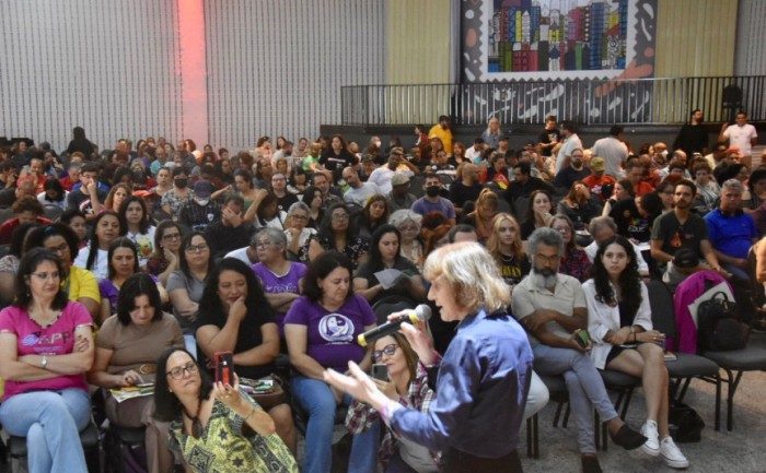 No último sábado (1º), a deputada Luciana Rafagnin (PT) participou da abertura da assembleia estadual da APP-Sindicato, em Curitiba. / Créditos: Ana Beatriz Pazos