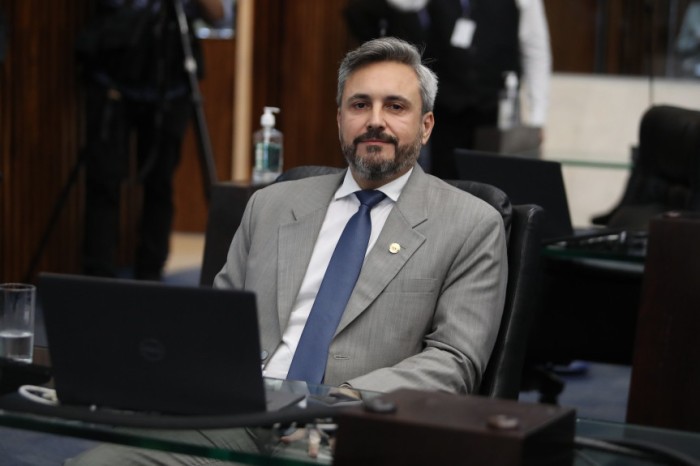 “Como engenheiro e pela experiência que tive no Exército, poderei fazer análises técnicas de obras e projetos da Frente