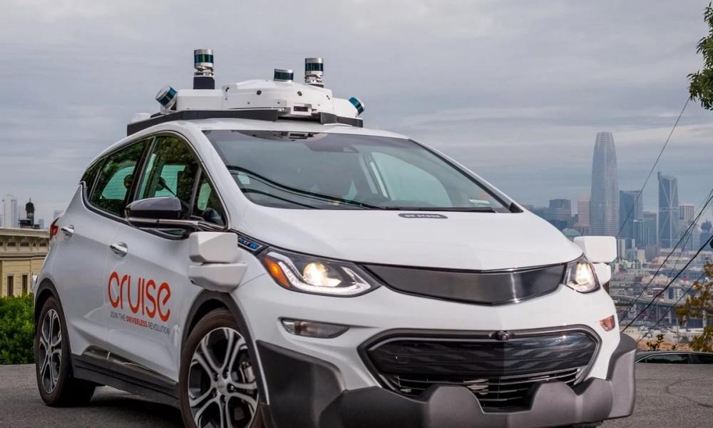 GM recolhe 300 carros autônomos após acidente