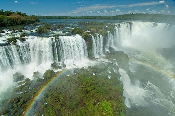 Cataratas do Iguaçu na divisa entre Foz do Iguaçu (PR) e Puerto Iguazu (Argentina) - Foto: Zig Koch / Banco de Imagens ANA
