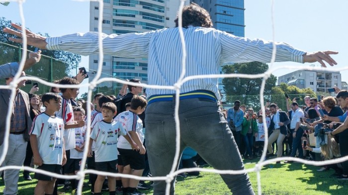 Em clima de descontração, Leite marca gol em Danrlei na inauguração do centro de esporte e lazer em Passo Fundo -Foto: Maurício Tonetto/Secom