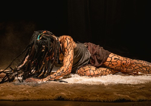 Cena da montagem da Nalini Cia. de Dança - (Foto: Fred Gustavos)