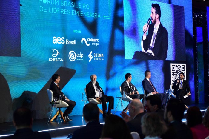 Diretor Filipe Sampaio (à dir.) discursa durante painel - Foto: Banco de Imagens ANA