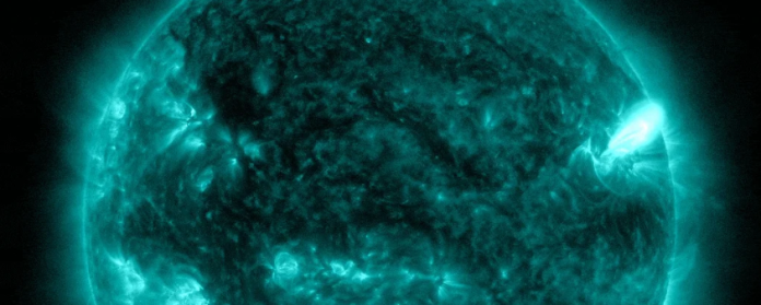 A explosão solar na faixa de comprimento de onda ultravioleta extremo de 131 Angstrom. (NASA/SDO)