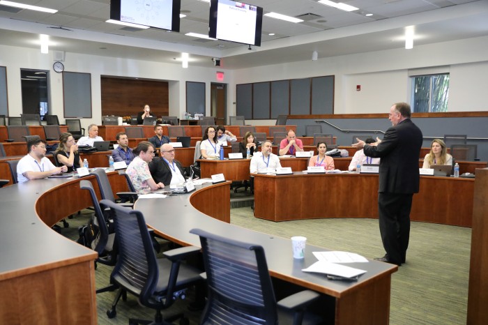 Servidores em Programa de Treinamento Regulatório da Universidade da Flórida