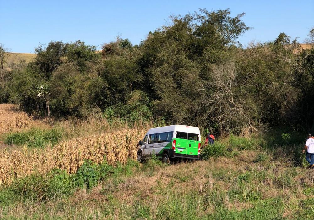 Van da saúde de Nova Cantu sofre acidente enquanto retornava de Campo Mourão