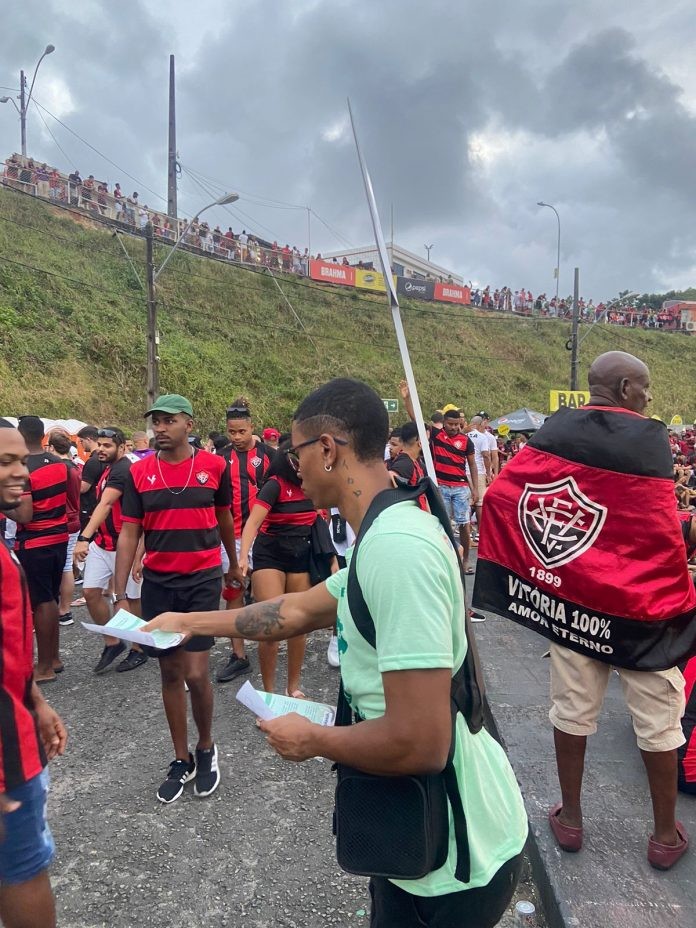 Equipe da Sudesb faz panfletagem sobre Setembro Verde em jogo