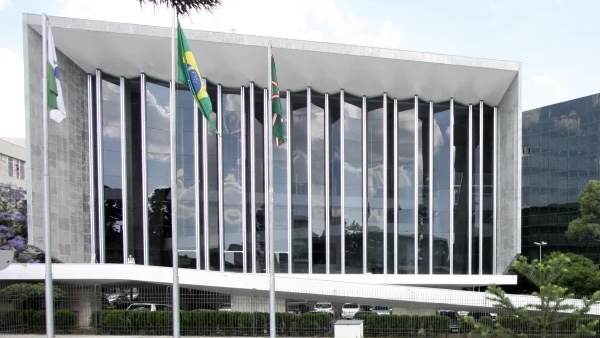 Assessor é preso por homofobia dentro da Assembleia Legislativa do Paraná