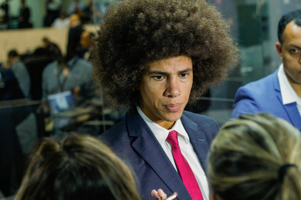 Renato Freitas escapa de cassação e impõe nova derrota a Traiano