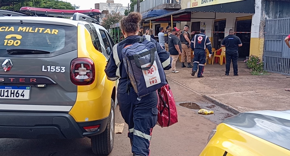 Homem é morto a tiros em bar de Campo Mourão