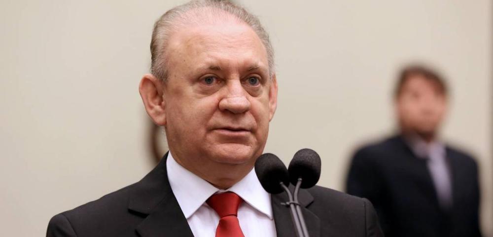 Após admitir propina, Traiano escapa de processo que pedia cassação