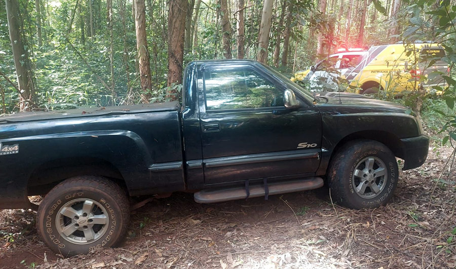 Polícia recupera veículos abandonados e com registros de furtos, na região