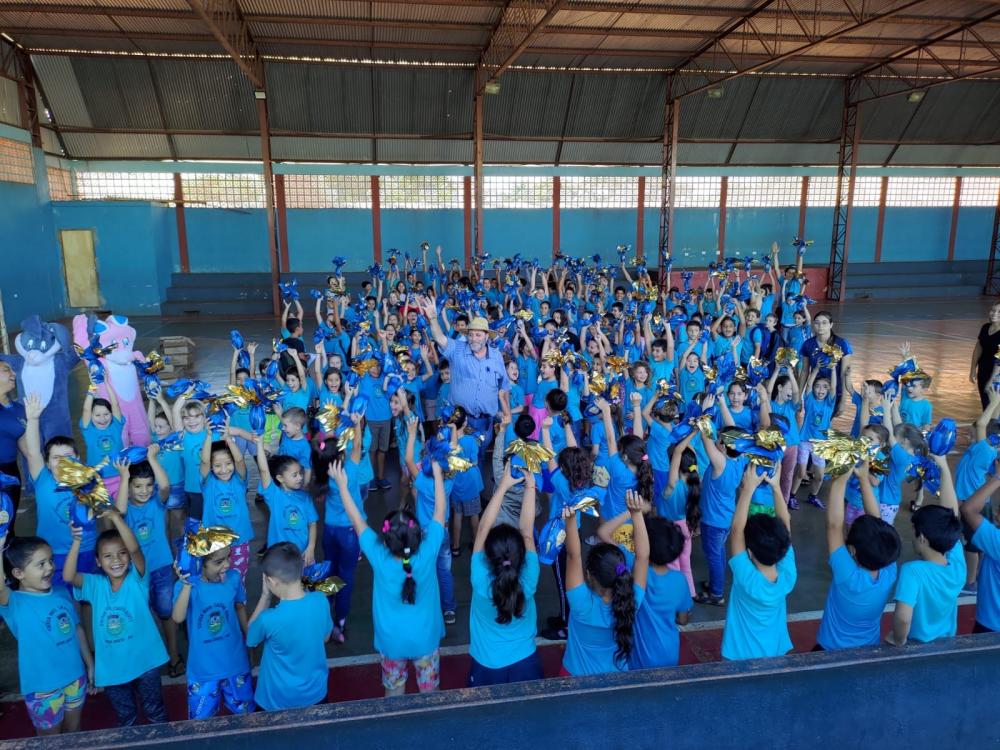 Alunos da rede municipal receberam ovos de páscoa em Nova Cantu