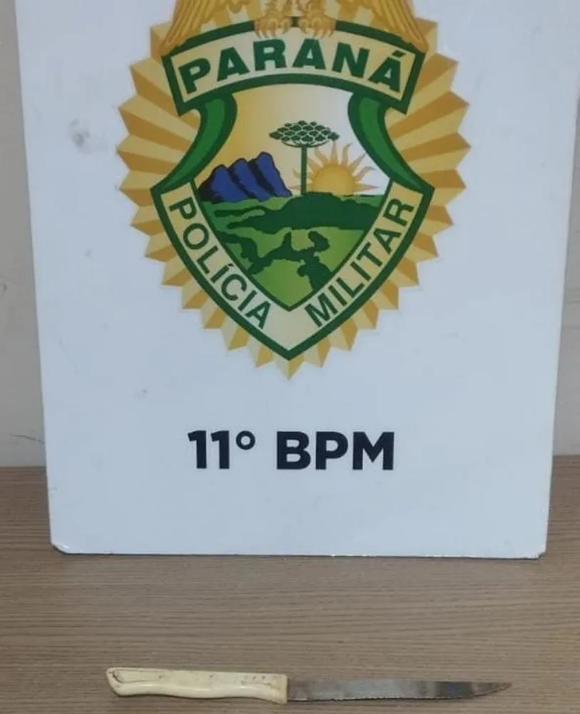 Homem é preso após ameaçar mulher e um cão com faca