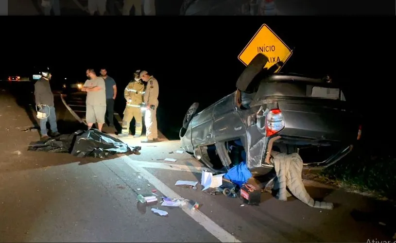 Jovem perde a vida ao ser ejetada de veículo em capotamento, entre Campo Mourão e Peabiru