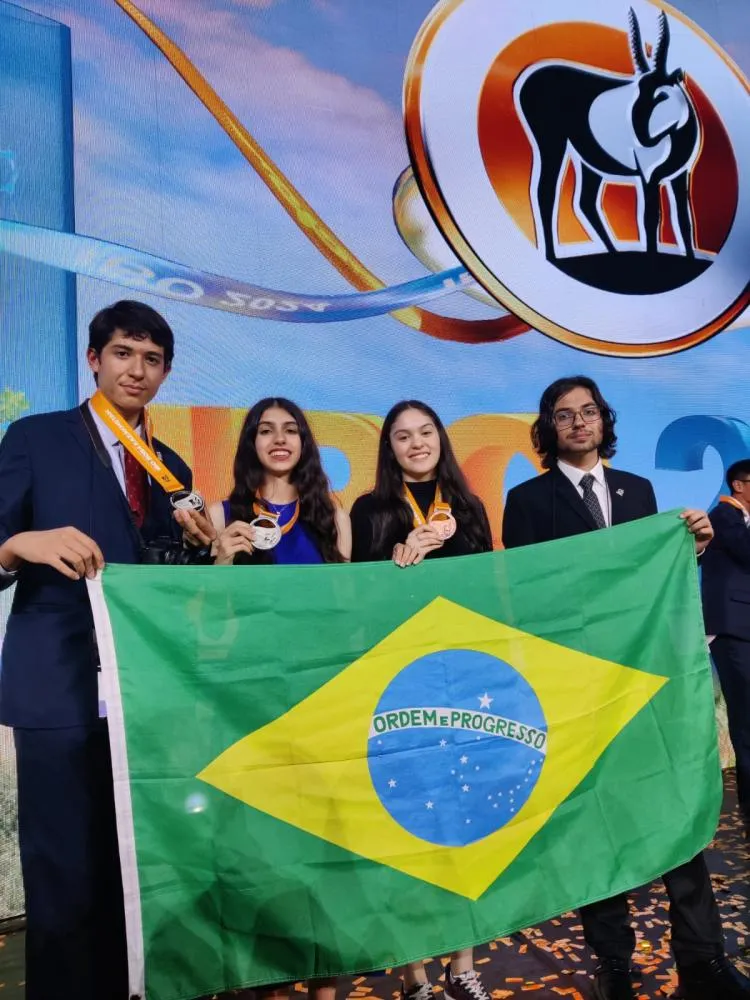 Estudantes capacitados no Butantan ganham medalhas de prata e bronze em Olimpíada Internacional de Biologia no Cazaquistão