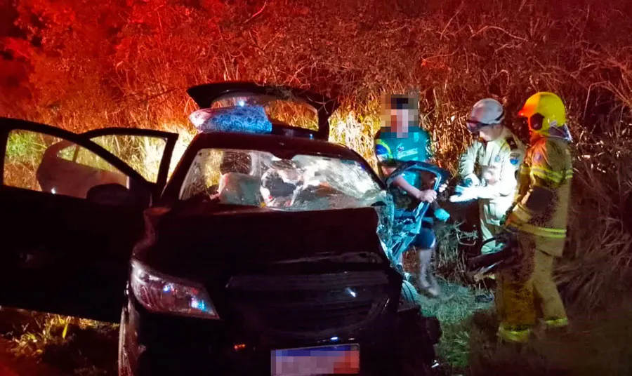 Grave acidente próximo ao trevo de Campo Mourão deixa pelo menos 5 pessoas feridas