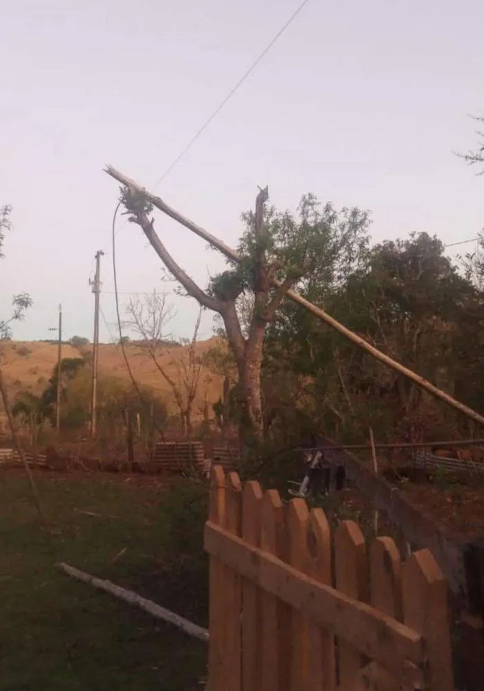 Dois homens morrem eletrocutados em Laranjal