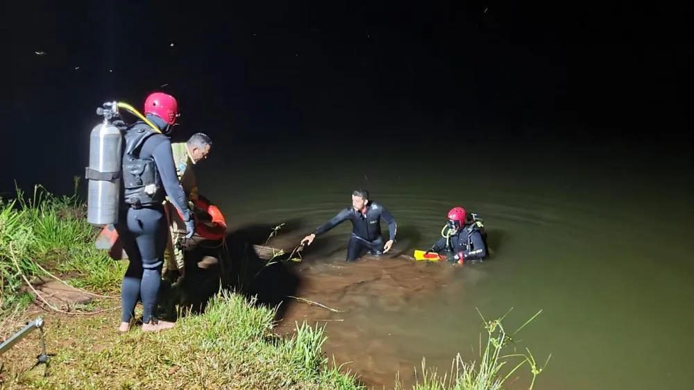 Tragédia em Roncador: Homem morre afogado após cair junto da filha de 11 anos com carro em represa