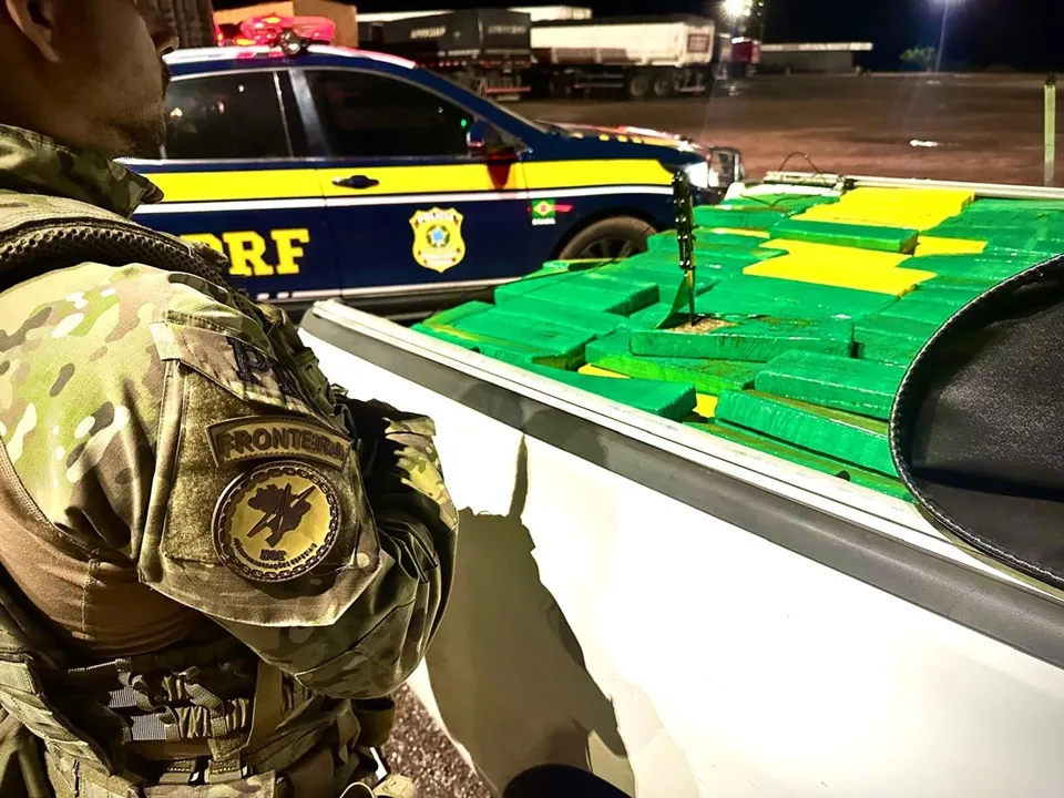 Motorista em fuga é preso pela PRF com mais de 1 tonelada de maconha, em Ubiratã