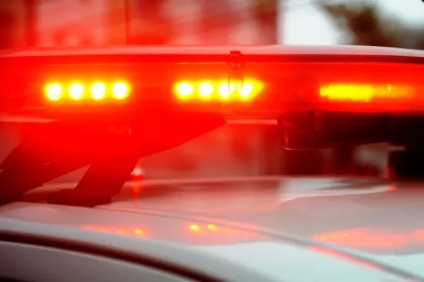 Mulher atrapalha polícia e acusado de roubo foge em Juranda