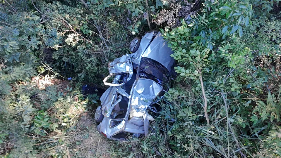 Jovem morre após capotar carro na BR-272, entre Farol e Campo Mourão