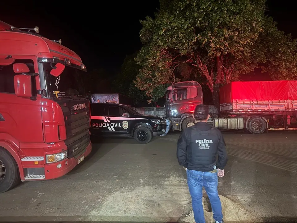 Em Campo Mourão; Polícia Civil apreende cigarros em meio a carga de trigo em duas carretas