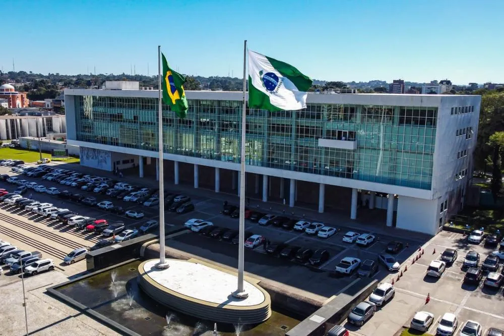 Fintech suspeita de movimentar dinheiro do PCC recebeu R$ 83 milhões do governo do Paraná