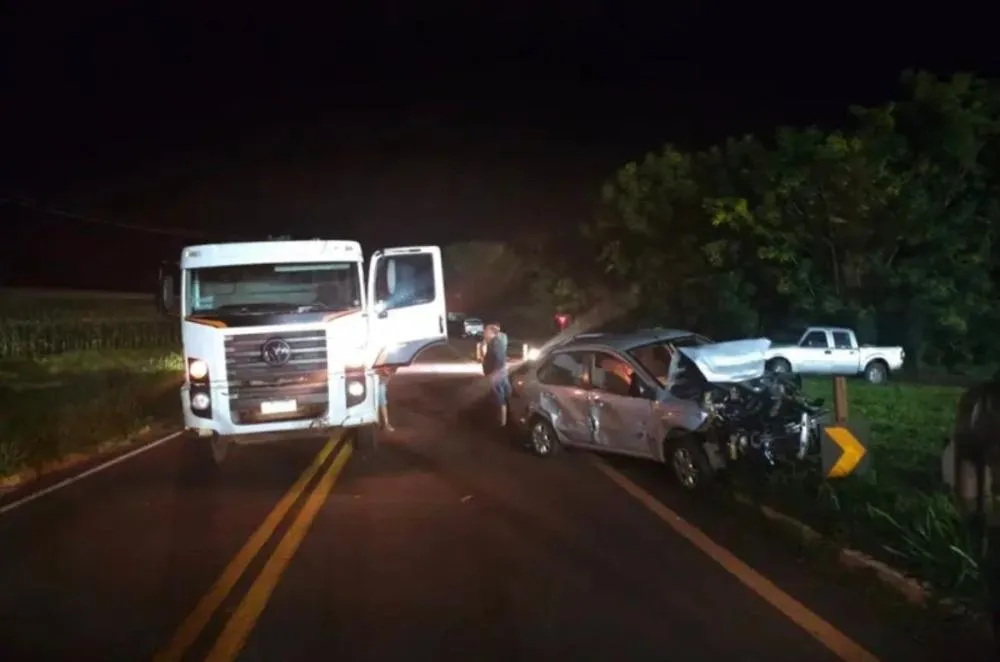 Entre Nova Cantu e Campina da Lagoa; Colisão traseira seguida de choque lateral deixa três feridos