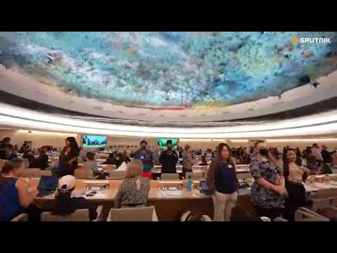 Membros da ONU em Geneva viram as costas quando a representante dos EUA vai se apresentar